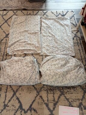 4 piece blue and white queen bedding set